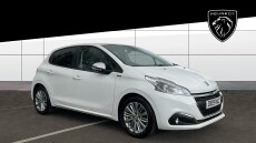 Peugeot 208 1.2 PureTech 82 Signature 5dr [Start Stop] Petrol Hatchback